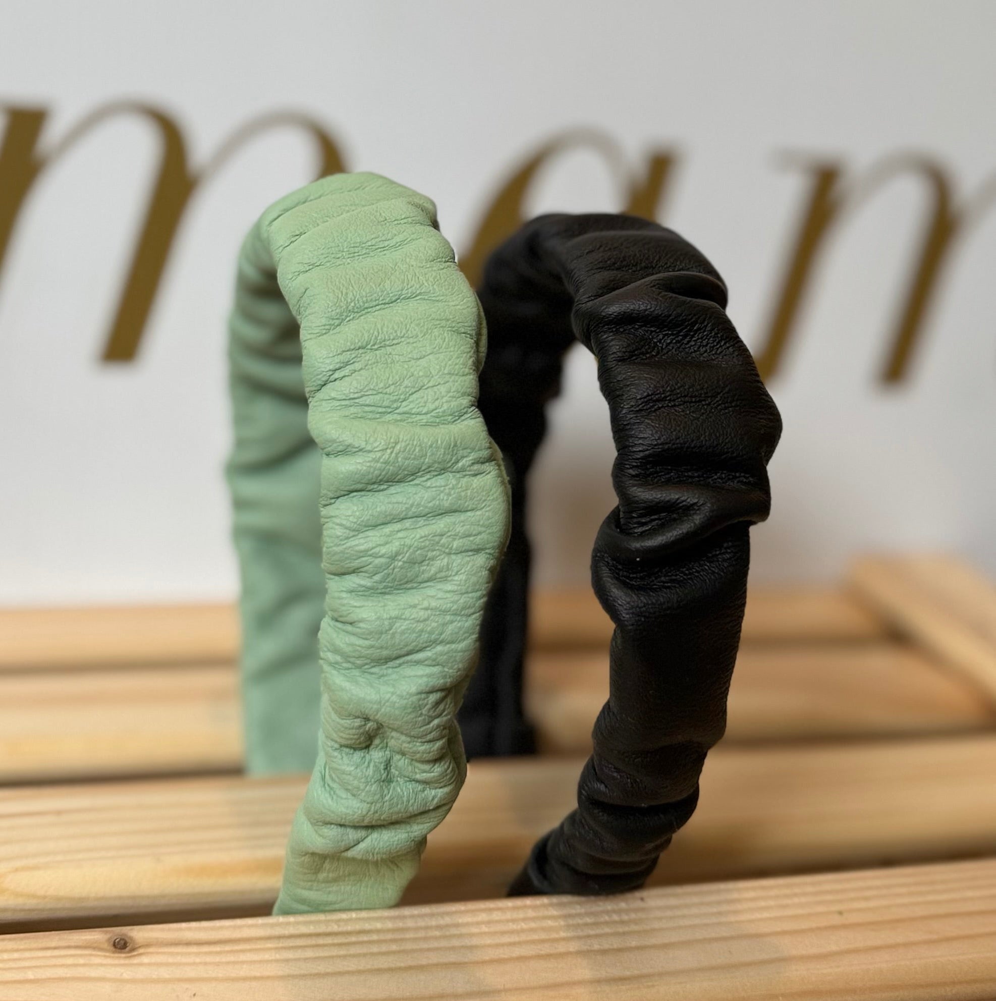 Ruffle Headband -useita värejä