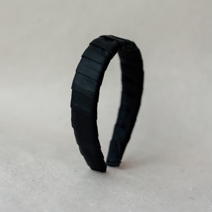 Suomessa käsityönä valmistettu nahkainen hiuspanta - Leather headband , handmade in Finland