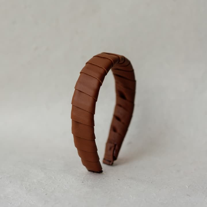 Suomessa käsityönä valmistettu nahkainen hiuspanta - Leather headband , handmade in Finland